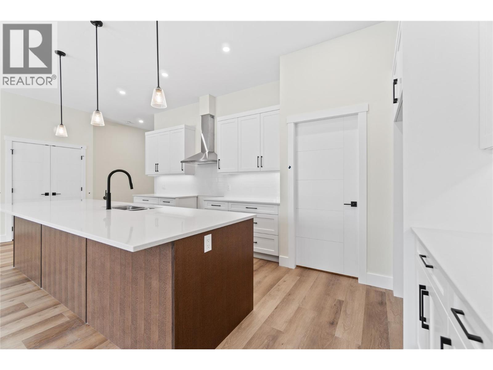 231 20 Street NE Unit# 1, Salmon Arm, British Columbia  V1E 2Z7 - Photo 11 - 10357769