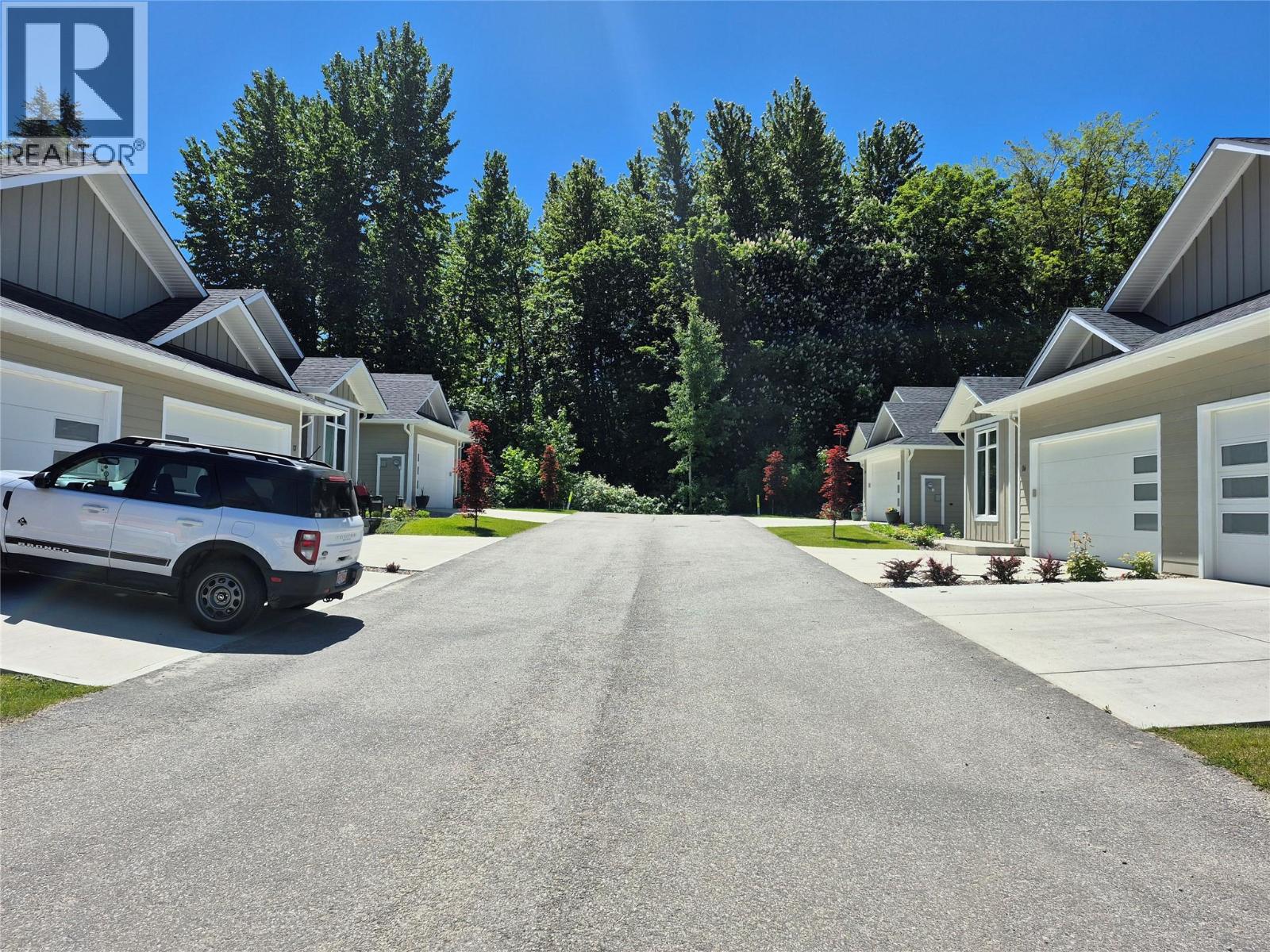 231 20 Street NE Unit# 1, Salmon Arm, British Columbia  V1E 2Z7 - Photo 4 - 10357769
