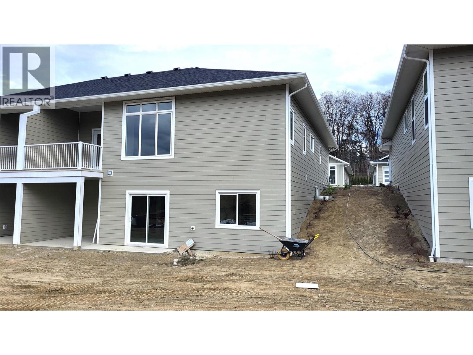 231 20 Street NE Unit# 1, Salmon Arm, British Columbia  V1E 2Z7 - Photo 40 - 10357769