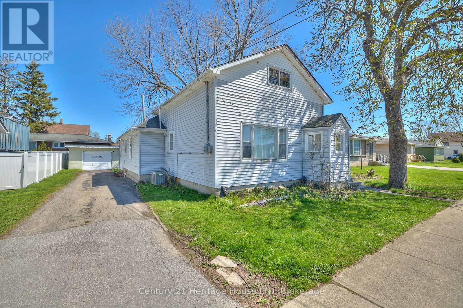 47 Concession Road, Fort Erie, Ontario  L2A 4G6 - Photo 1 - X13444828
