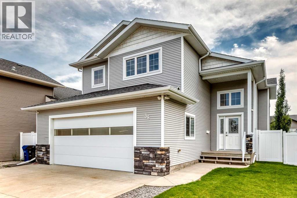 38 Cambridge Close, Blackfalds, Alberta  T4M 0A3 - Photo 2 - A2330365