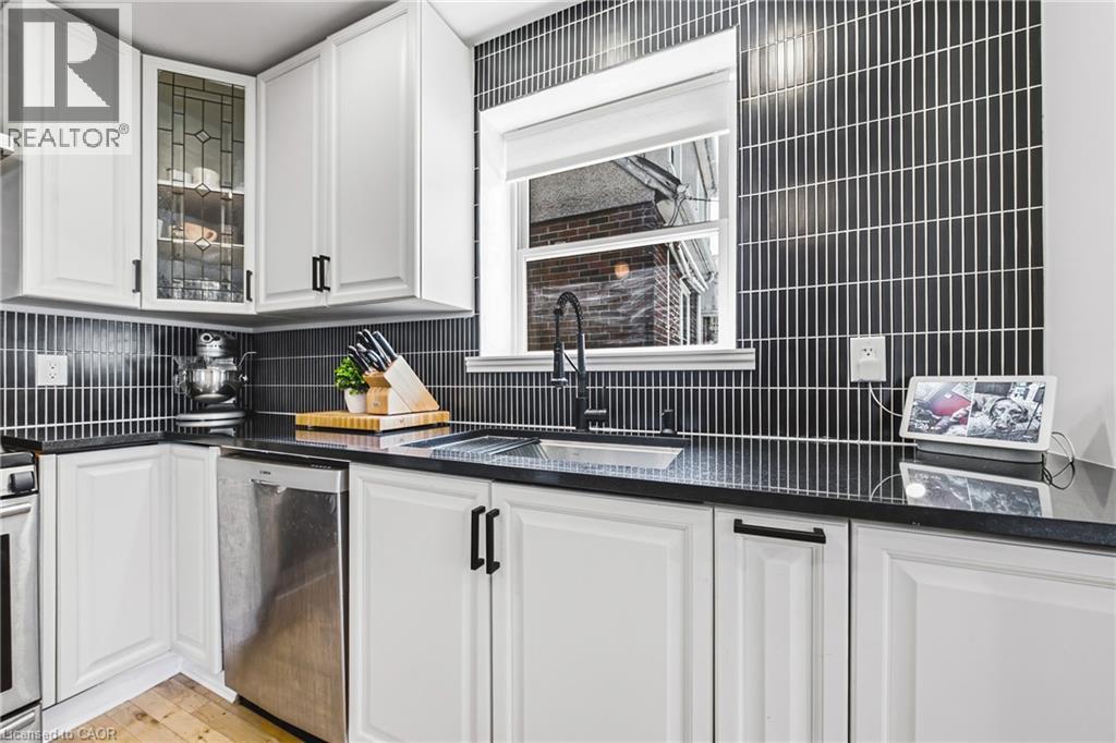 255 Weir Street N, Hamilton, Ontario  L8H 5G2 - Photo 10 - 40853005
