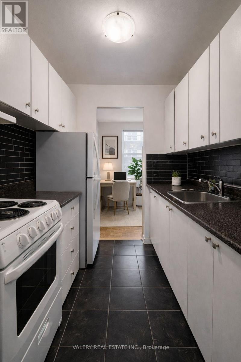 101 - 1780 Lawrence Avenue E, Toronto, Ontario  M1R 2Y2 - Photo 2 - E13644864