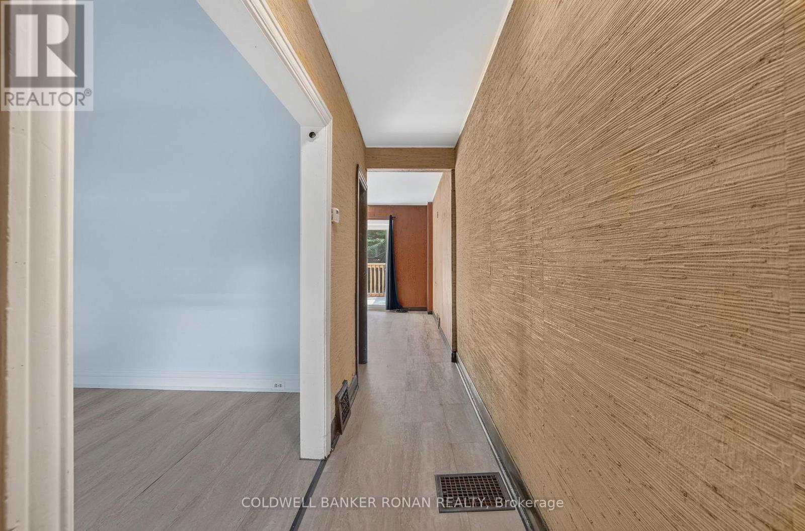 391 Jones Avenue, Toronto, Ontario  M4J 3G5 - Photo 11 - E13645214