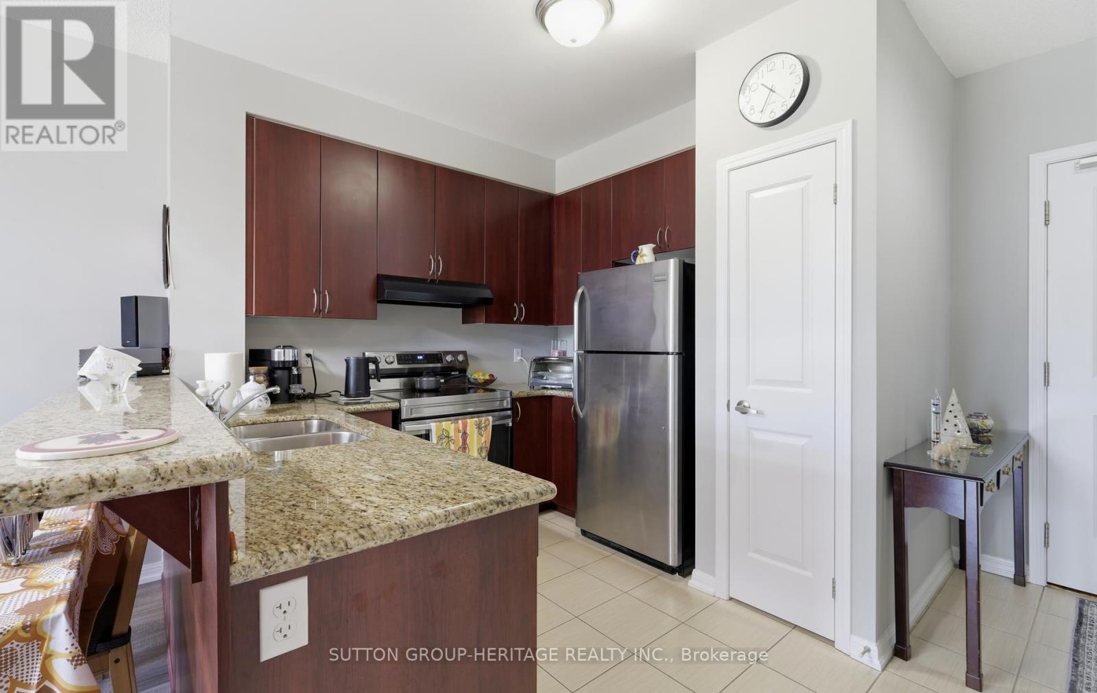 320 - 54 Harvey Johnston Way, Whitby, Ontario  L1M 0J7 - Photo 10 - E13645236