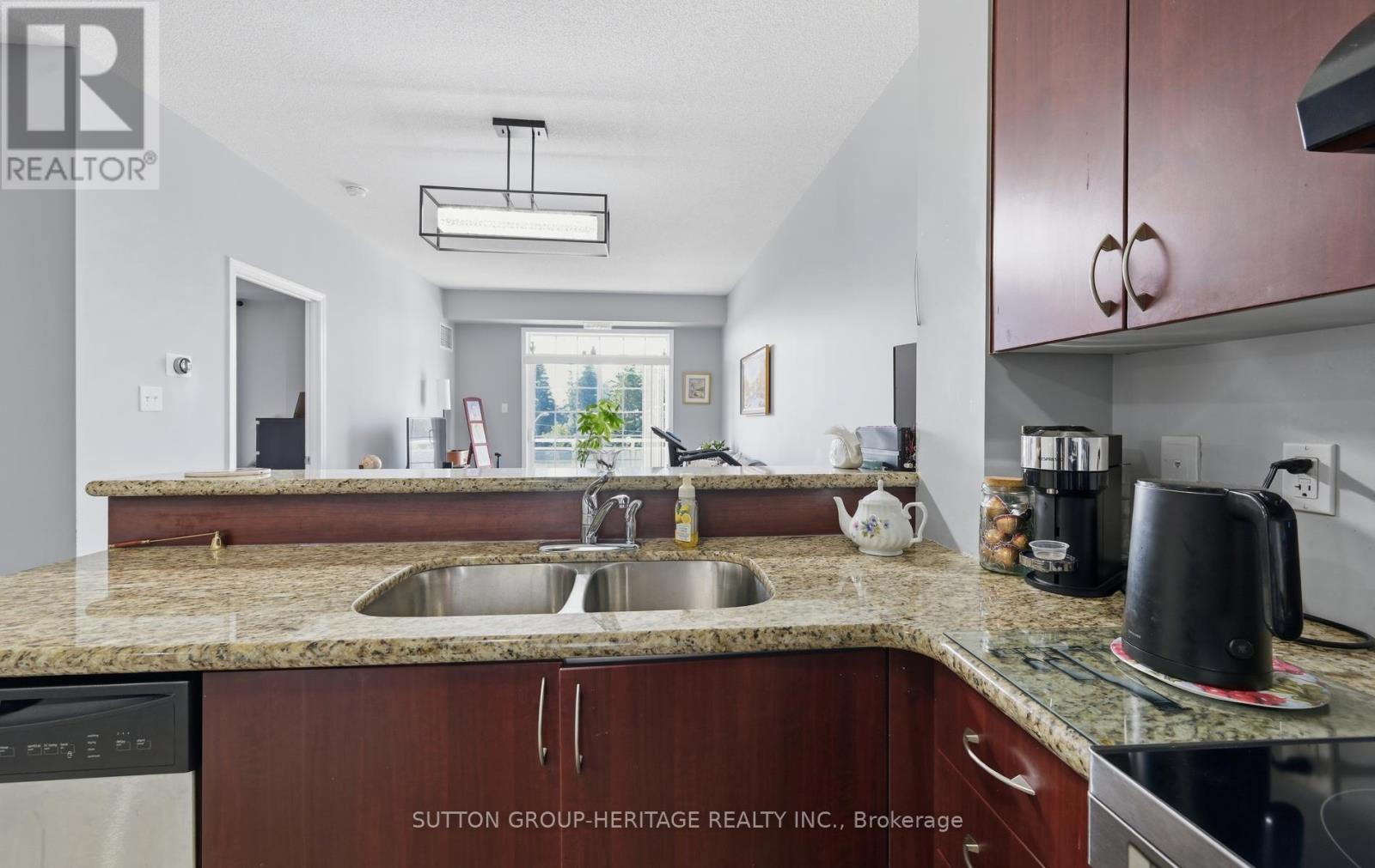 320 - 54 Harvey Johnston Way, Whitby, Ontario  L1M 0J7 - Photo 11 - E13645236
