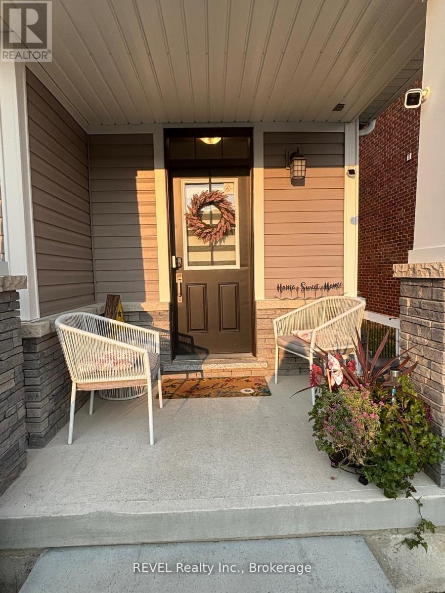 40 Sugar May Avenue, Thorold, Ontario  L2V 0L1 - Photo 2 - X13645000