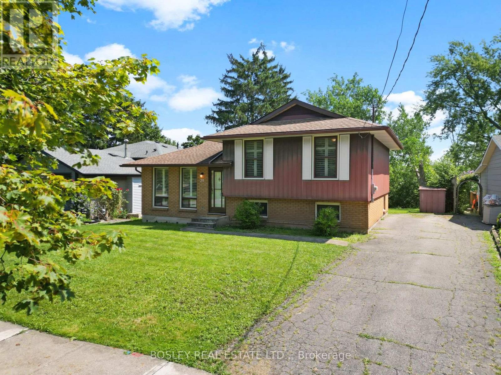 29 Carriage Road, St. Catharines, Ontario  L2P 1S6 - Photo 1 - X13645188