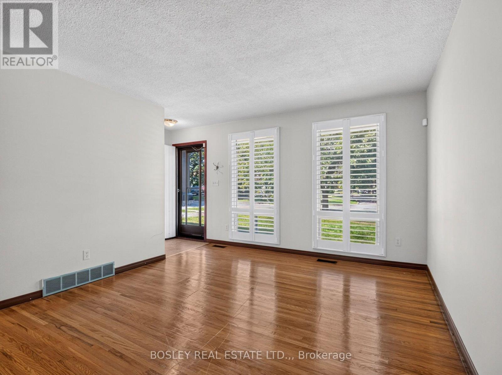 29 Carriage Road, St. Catharines, Ontario  L2P 1S6 - Photo 4 - X13645188