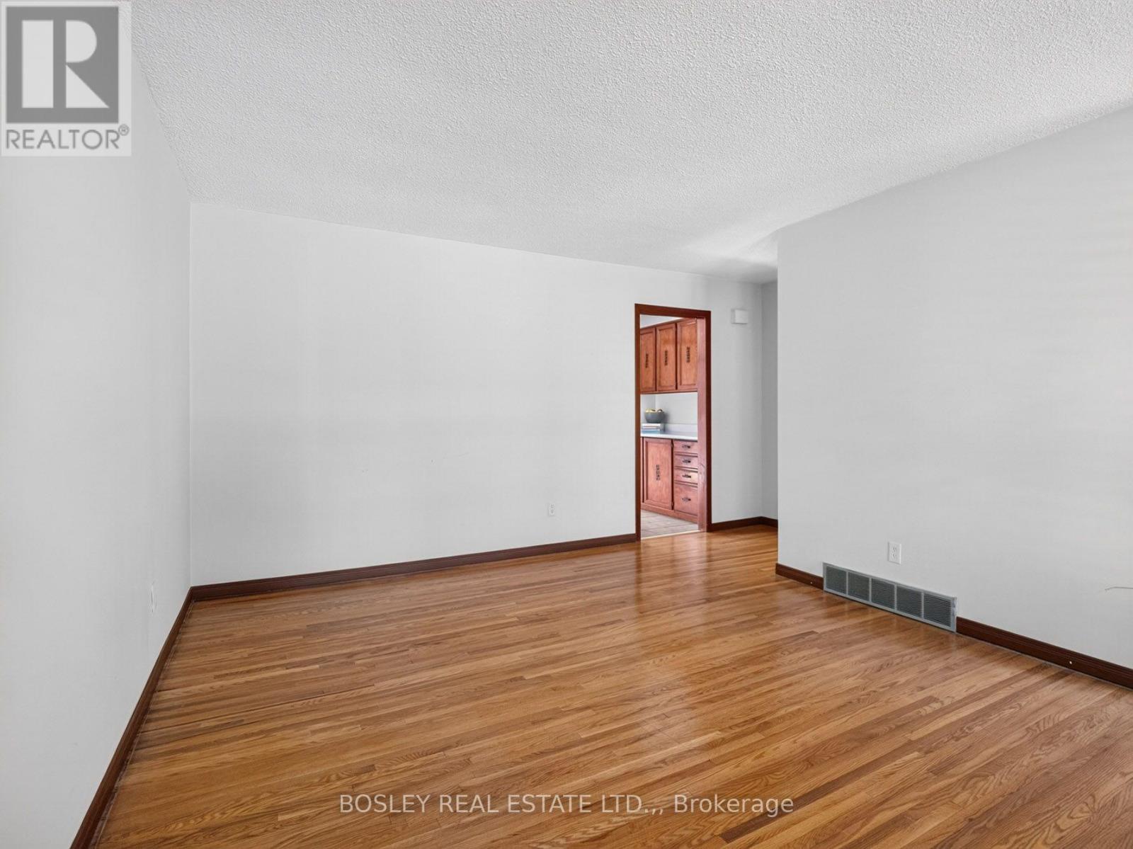 29 Carriage Road, St. Catharines, Ontario  L2P 1S6 - Photo 6 - X13645188