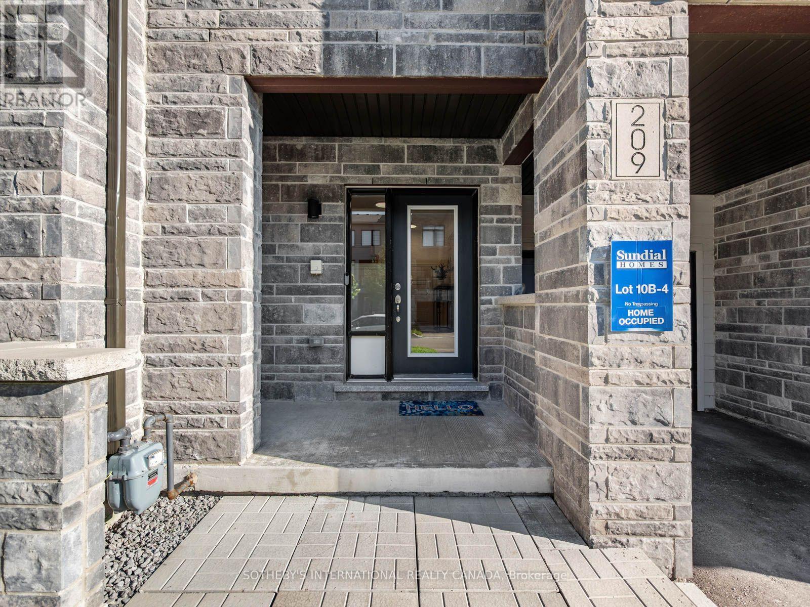 209 Vivant Street, Newmarket, Ontario  L3X 0K7 - Photo 2 - N13645184