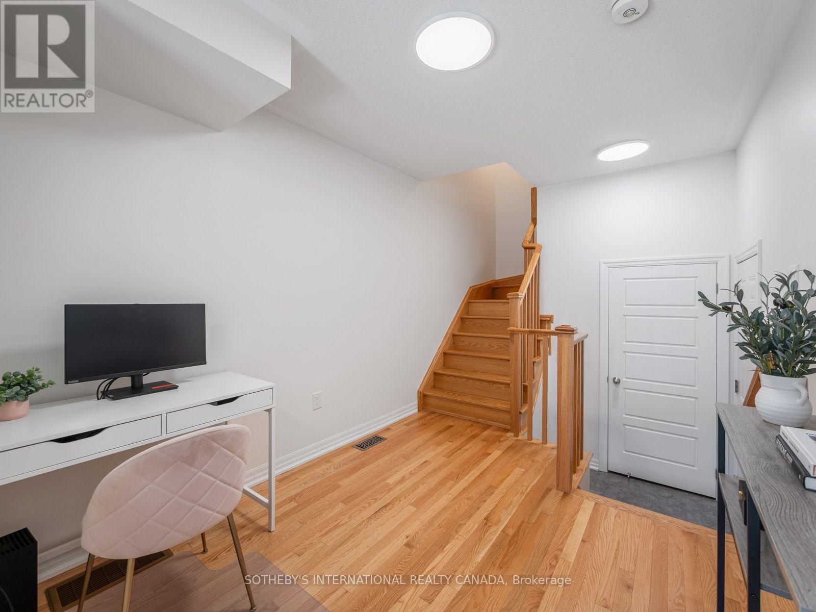 209 Vivant Street, Newmarket, Ontario  L3X 0K7 - Photo 3 - N13645184