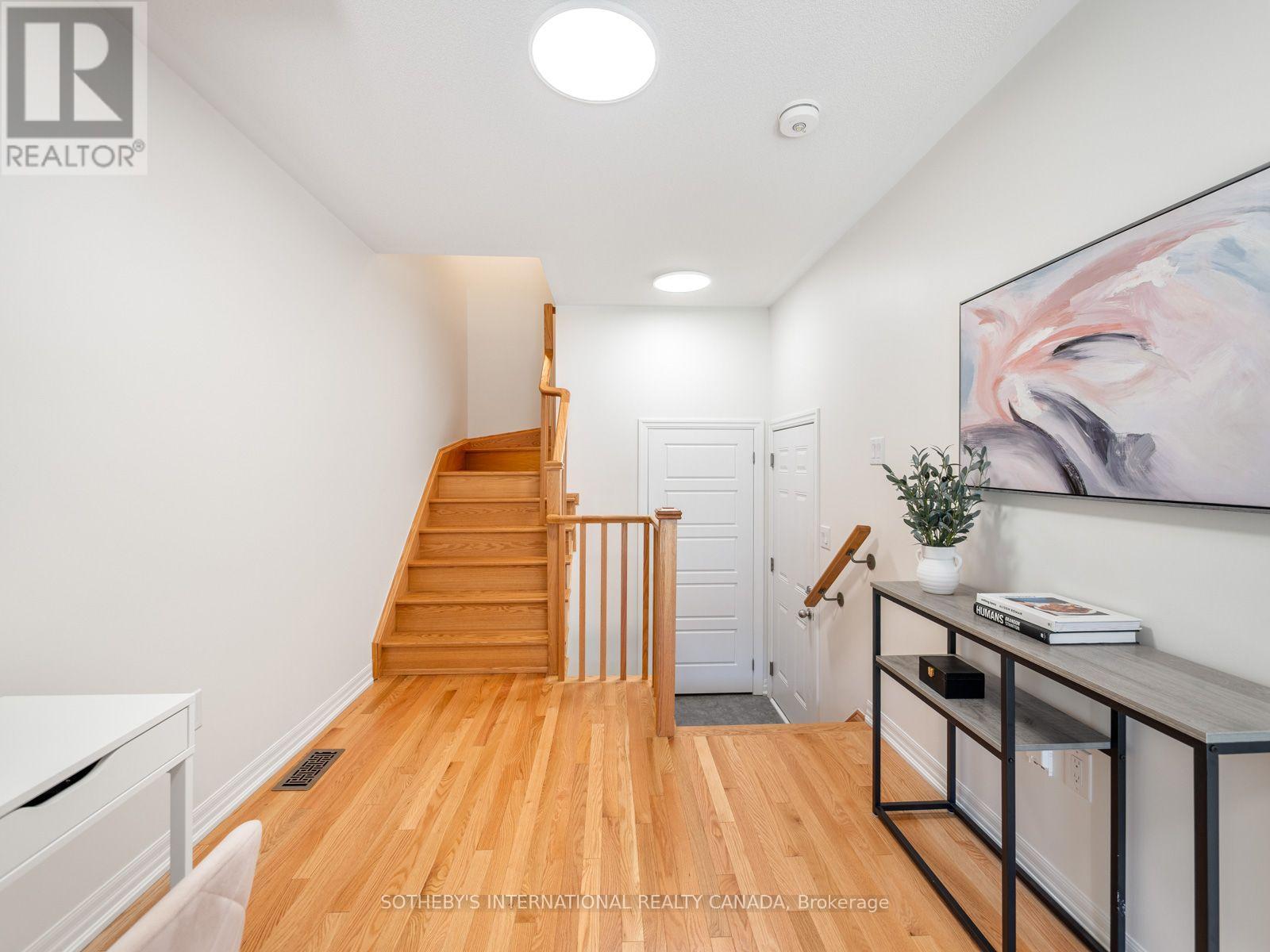 209 Vivant Street, Newmarket, Ontario  L3X 0K7 - Photo 4 - N13645184