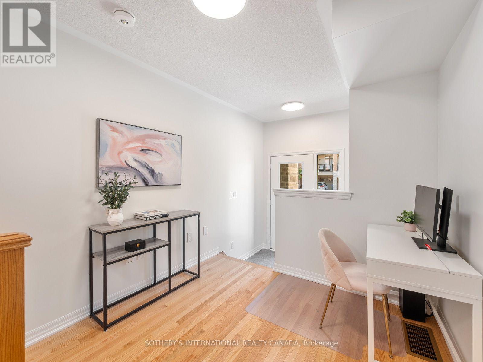 209 Vivant Street, Newmarket, Ontario  L3X 0K7 - Photo 5 - N13645184