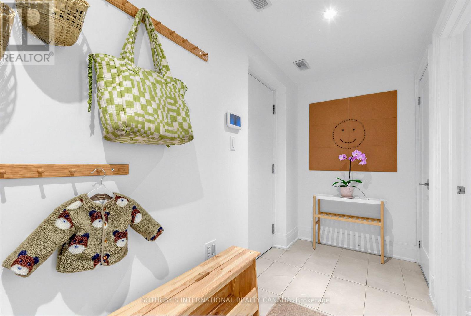 Th1 - 288 St Clair Avenue W, Toronto, Ontario  M4V 1S3 - Photo 25 - C13593406