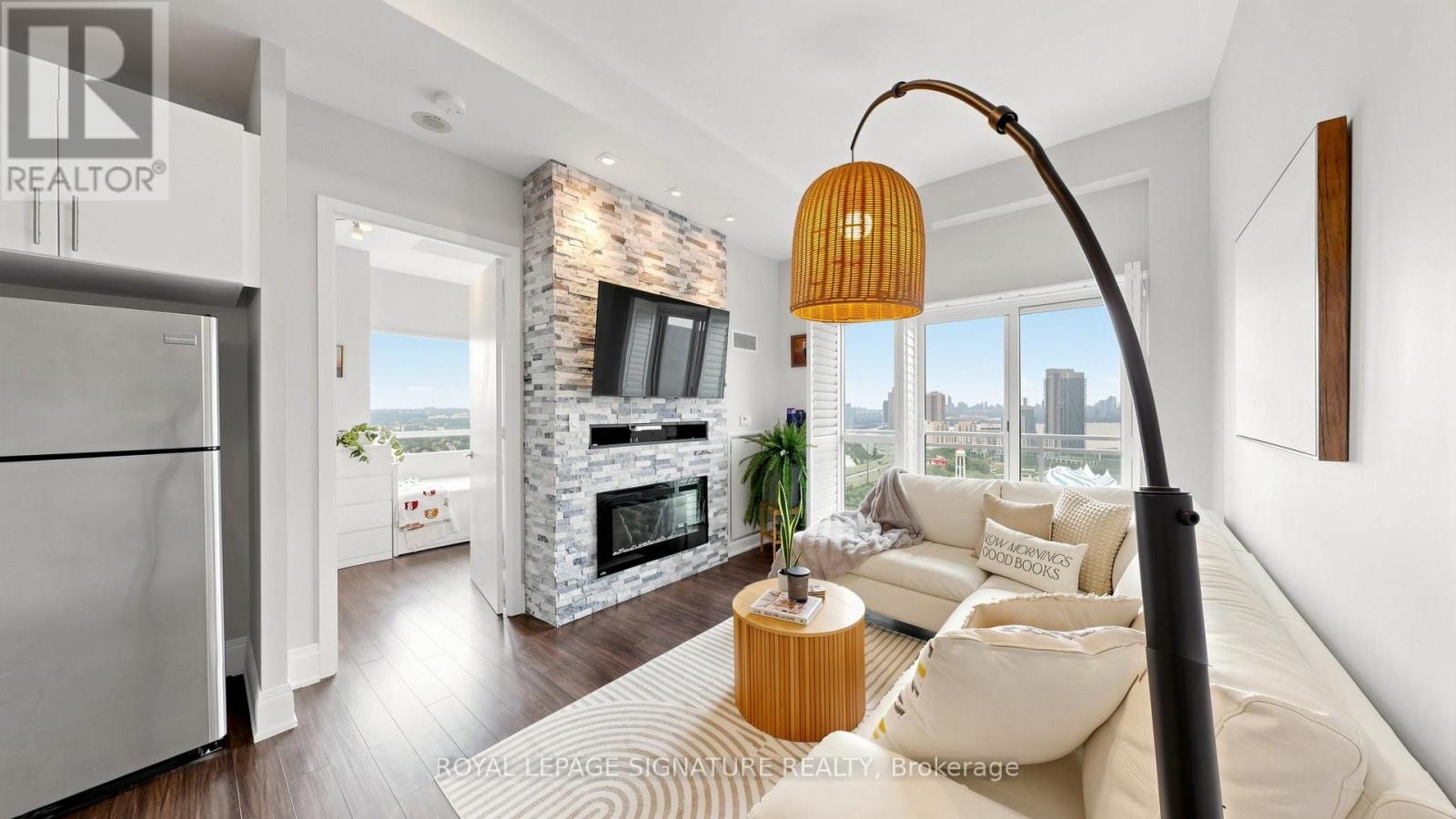 2524 - 165 Legion Road, Toronto, Ontario  M8Y 0B3 - Photo 4 - W13644922
