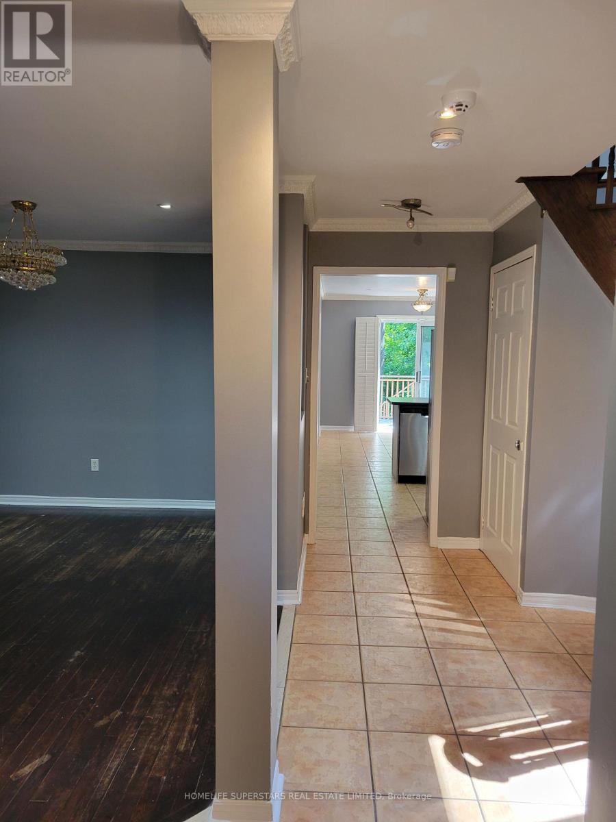 3784 Forest Bluff Crescent, Mississauga, Ontario  L5N 7T8 - Photo 3 - W13644944