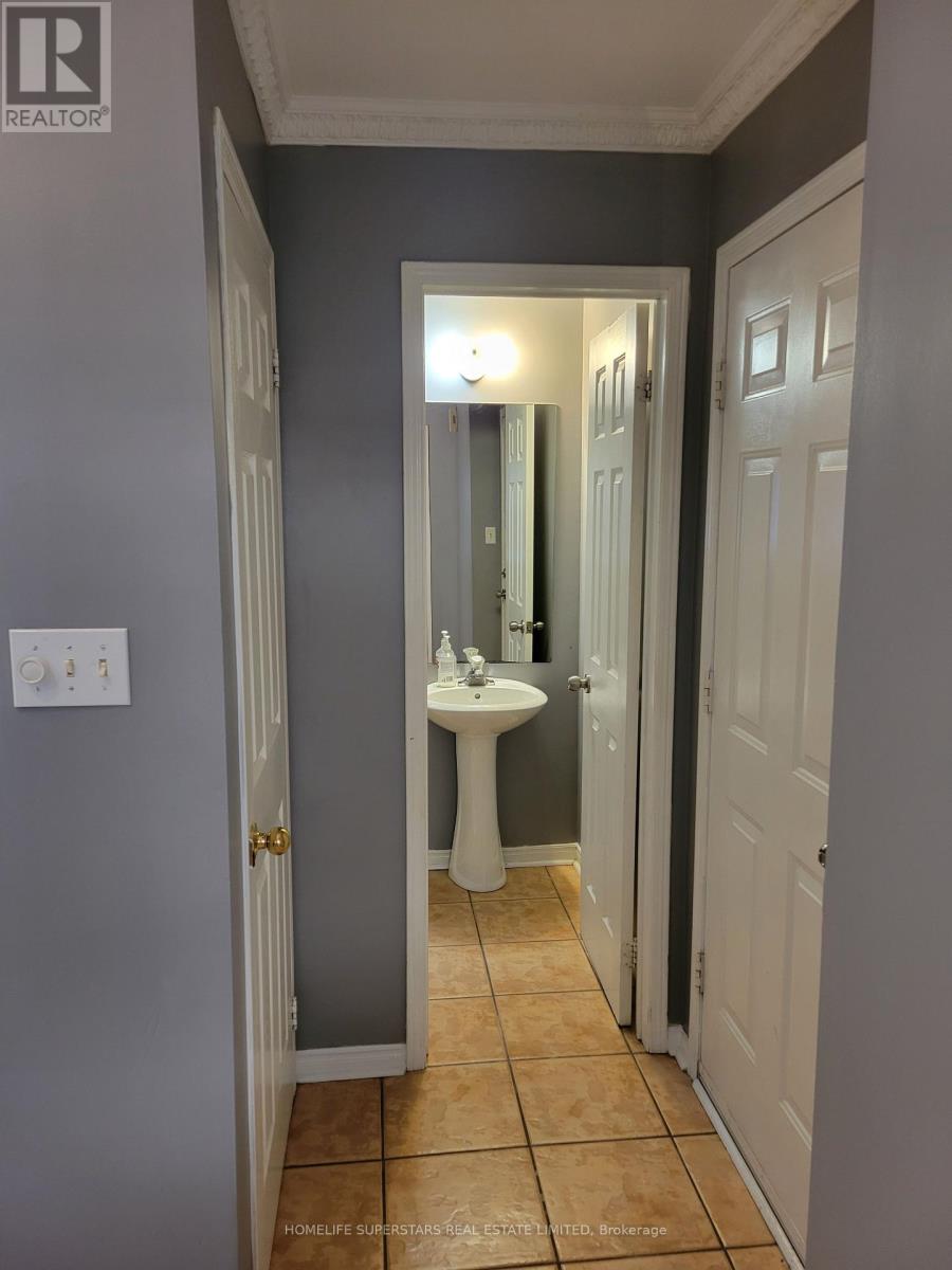 3784 Forest Bluff Crescent, Mississauga, Ontario  L5N 7T8 - Photo 4 - W13644944