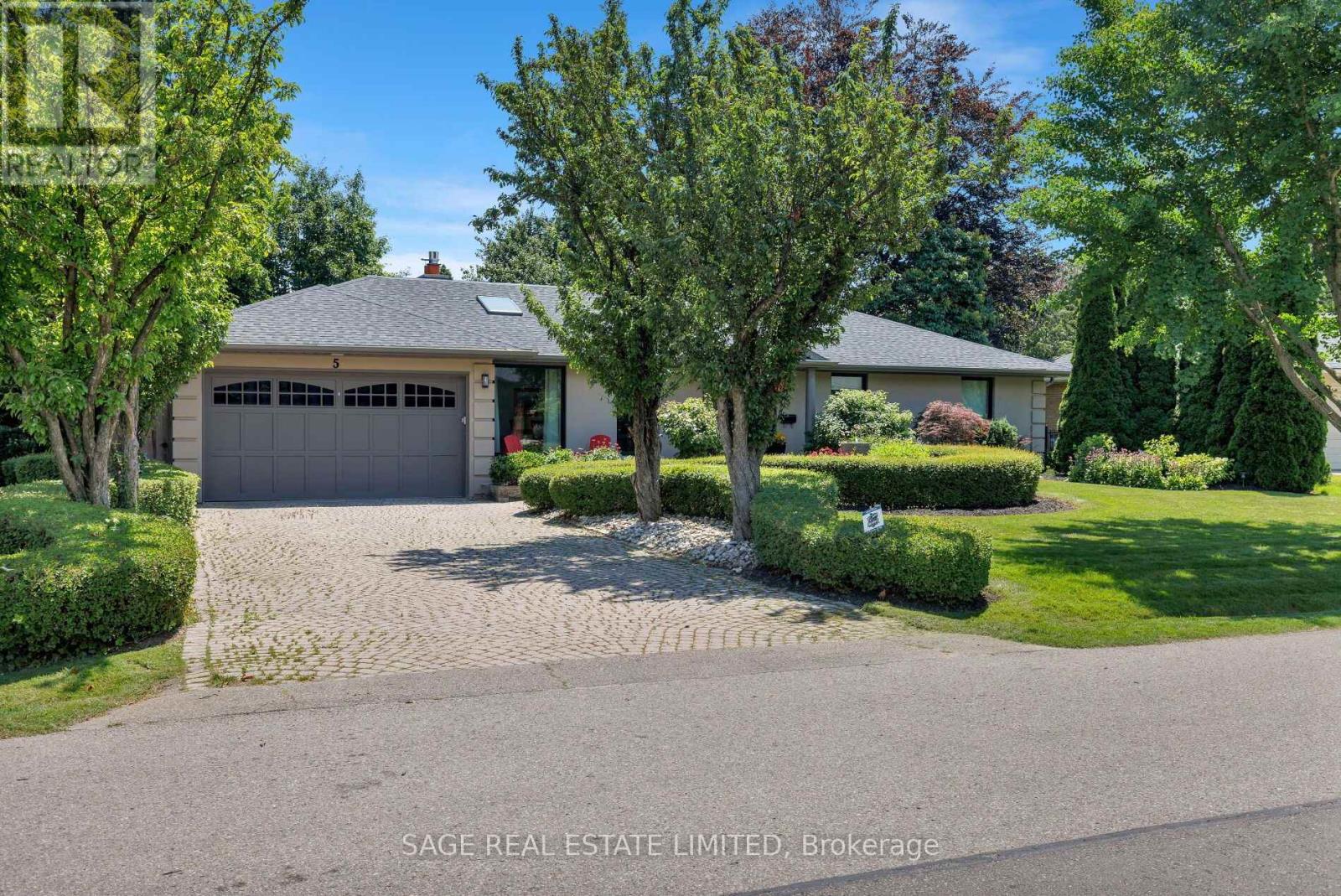 5 BLAIR ATHOL CRESCENT, Toronto, Ontario
