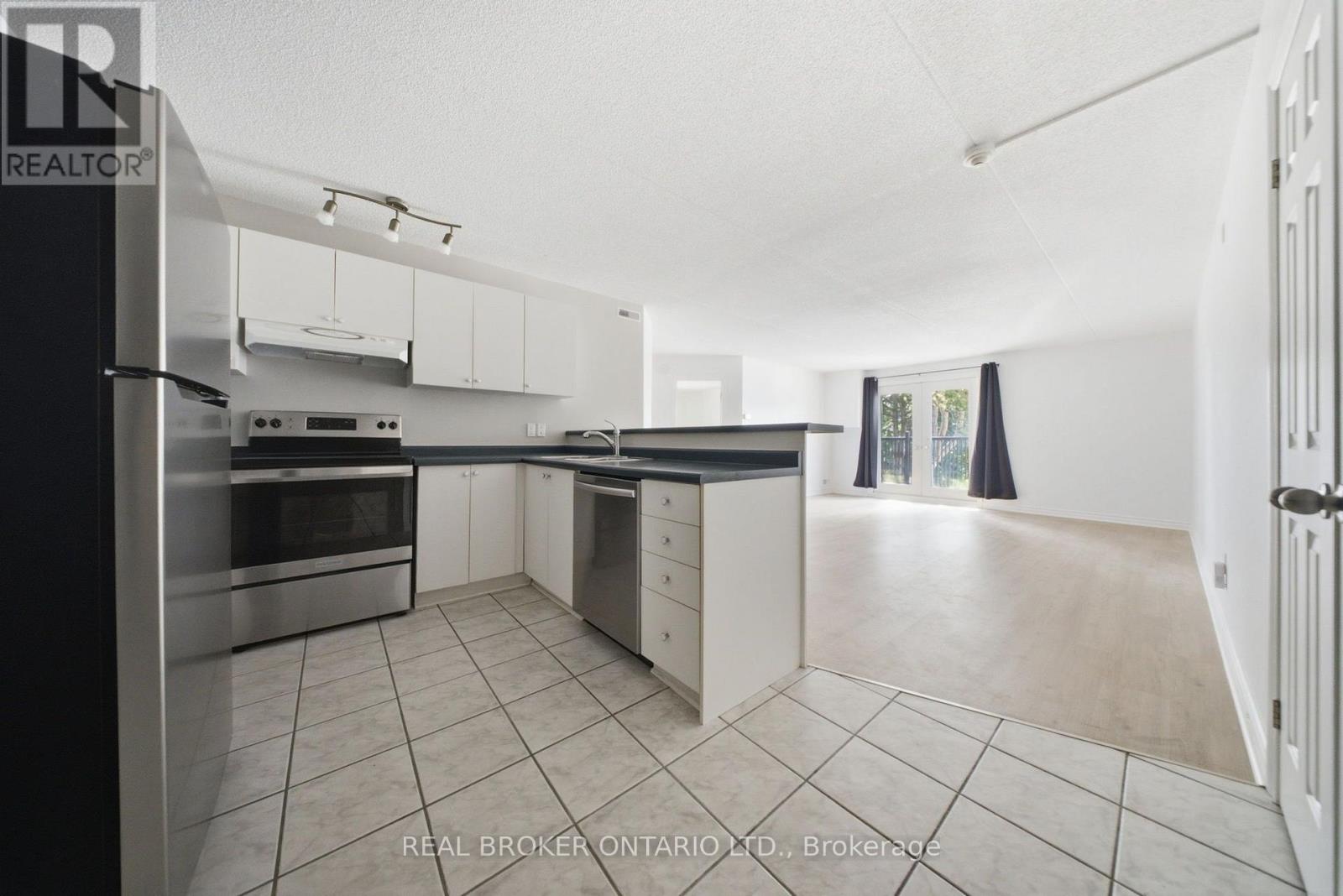 202 - 2040 Cleaver Avenue, Burlington, Ontario  L7M 4C4 - Photo 3 - W13645102
