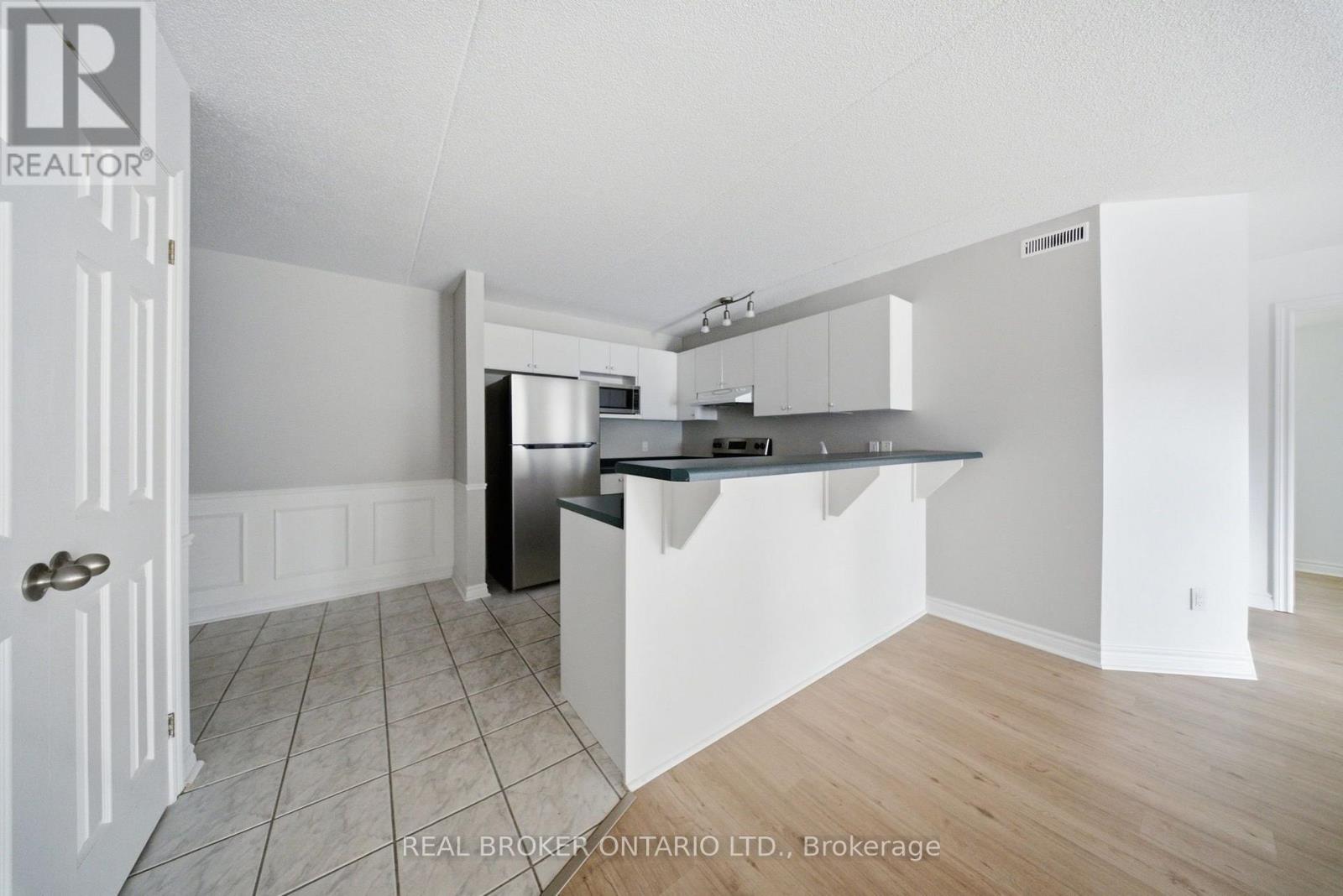 202 - 2040 Cleaver Avenue, Burlington, Ontario  L7M 4C4 - Photo 4 - W13645102