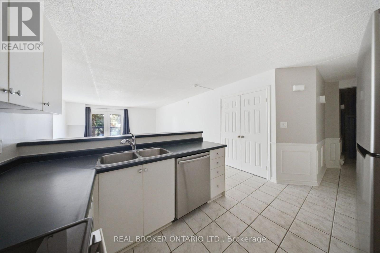 202 - 2040 Cleaver Avenue, Burlington, Ontario  L7M 4C4 - Photo 5 - W13645102
