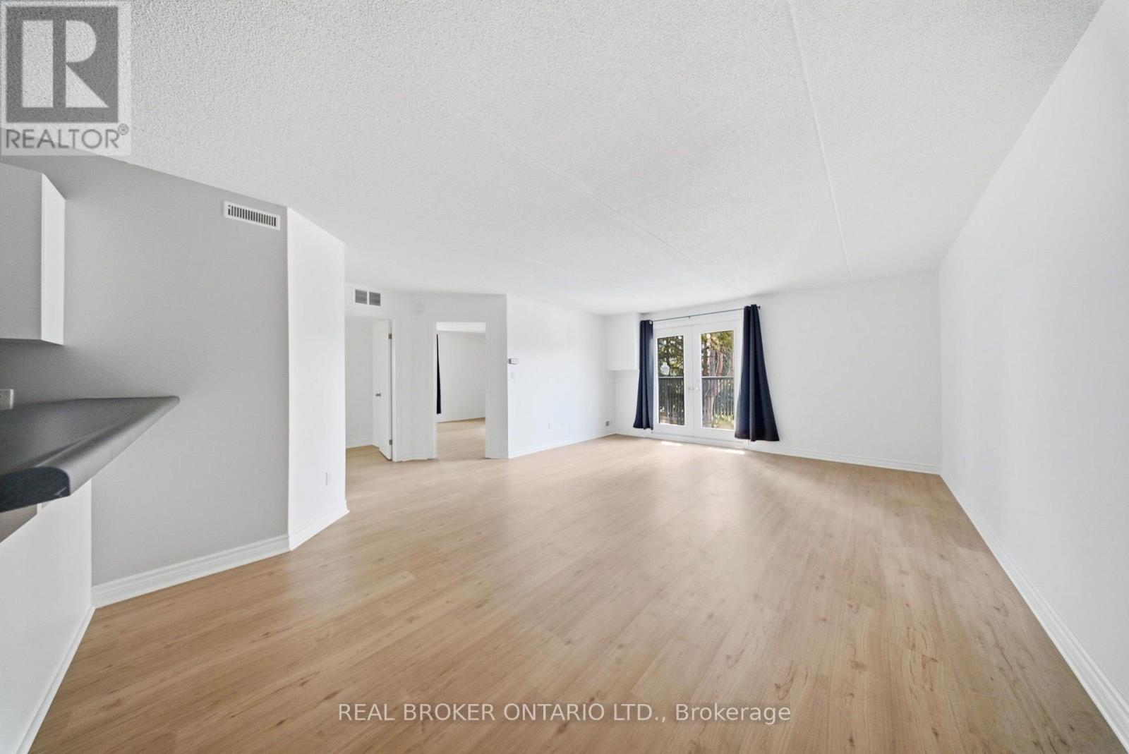 202 - 2040 Cleaver Avenue, Burlington, Ontario  L7M 4C4 - Photo 6 - W13645102