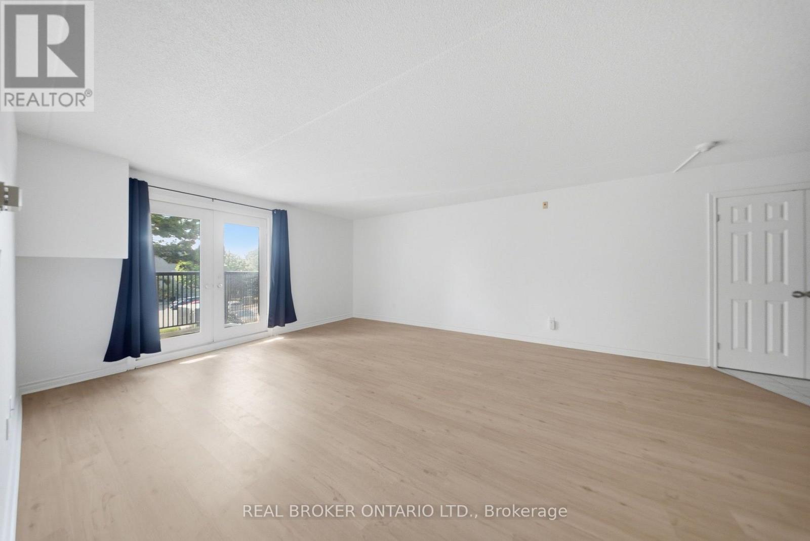 202 - 2040 Cleaver Avenue, Burlington, Ontario  L7M 4C4 - Photo 8 - W13645102