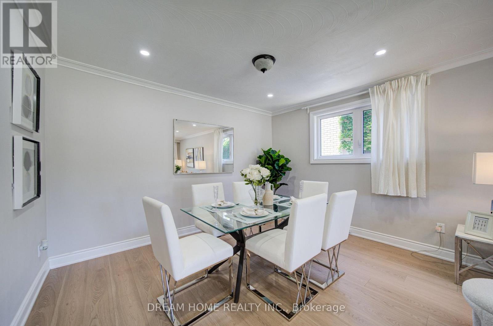 1323 Shamir Crescent, Mississauga, Ontario  L5C 1L2 - Photo 10 - W13645144