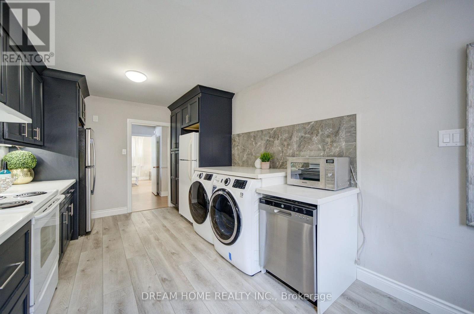 1323 Shamir Crescent, Mississauga, Ontario  L5C 1L2 - Photo 16 - W13645144