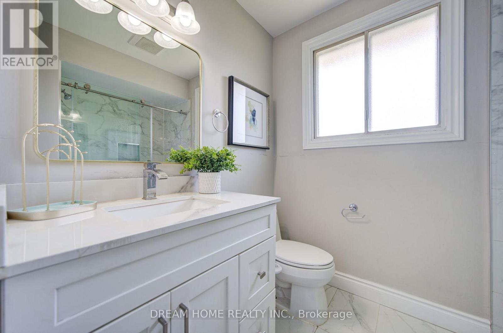 1323 Shamir Crescent, Mississauga, Ontario  L5C 1L2 - Photo 18 - W13645144