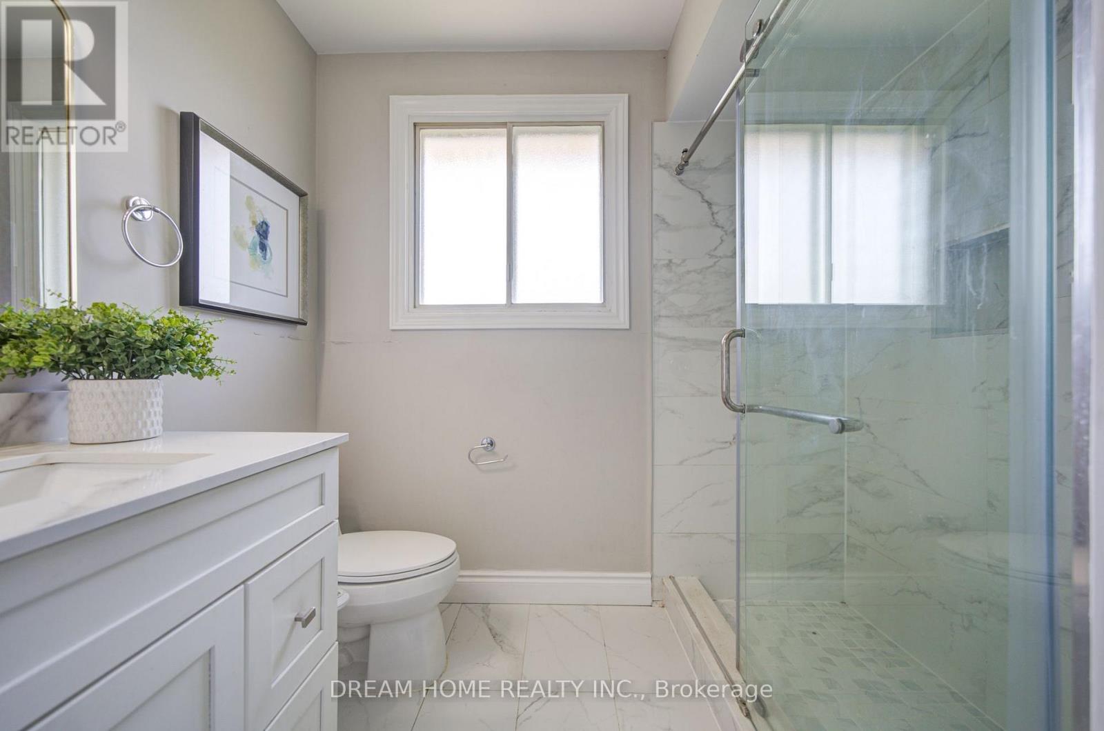 1323 Shamir Crescent, Mississauga, Ontario  L5C 1L2 - Photo 19 - W13645144