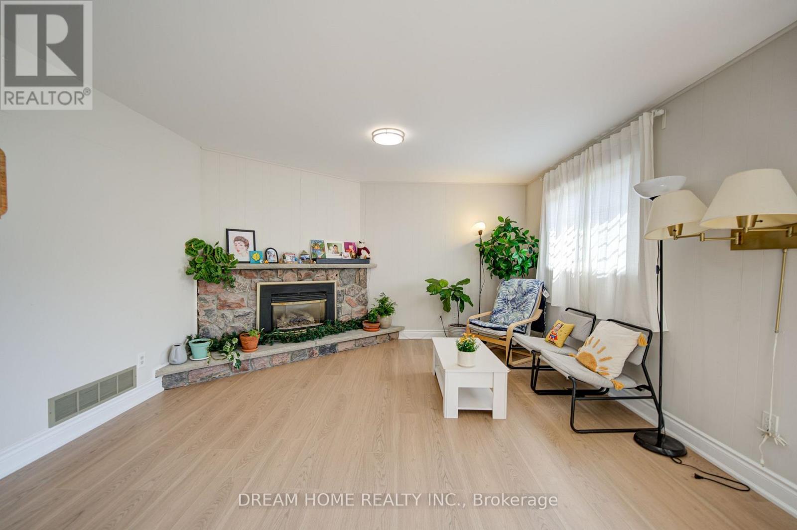 1323 Shamir Crescent, Mississauga, Ontario  L5C 1L2 - Photo 29 - W13645144