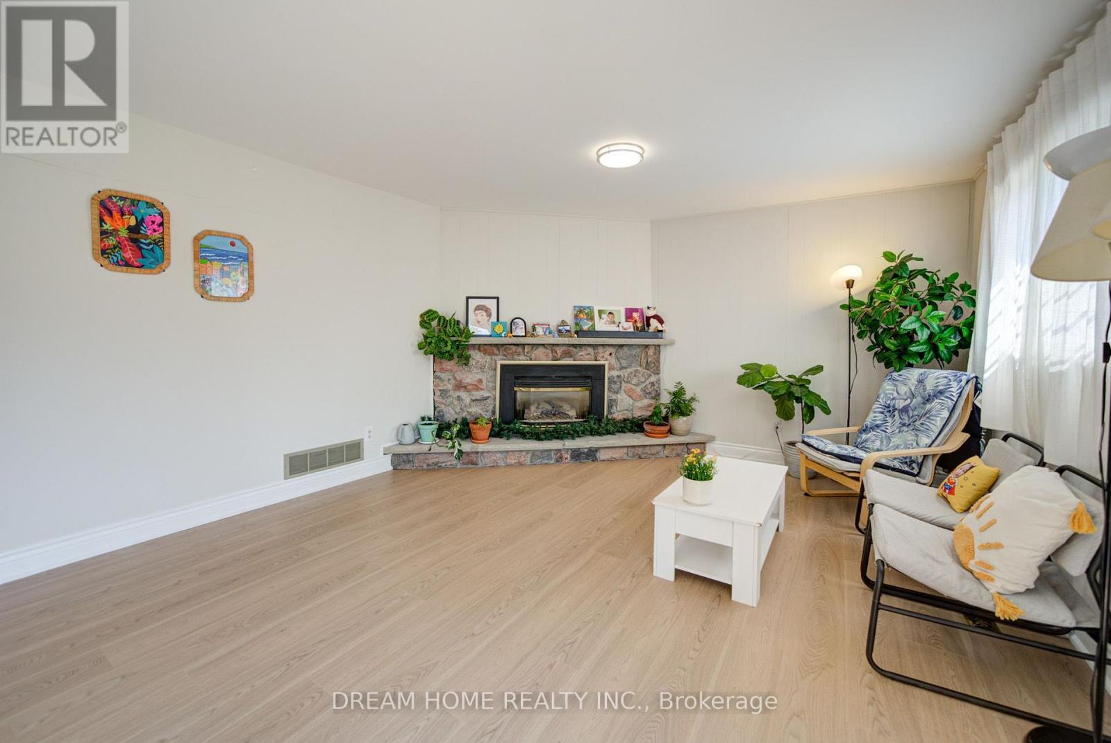 1323 Shamir Crescent, Mississauga, Ontario  L5C 1L2 - Photo 32 - W13645144
