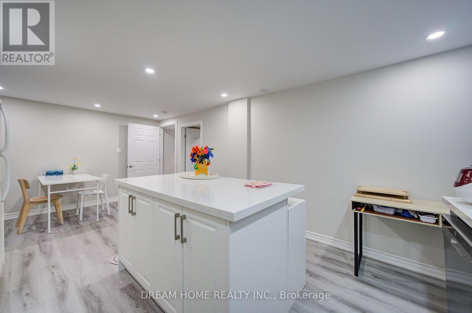 1323 Shamir Crescent, Mississauga, Ontario  L5C 1L2 - Photo 46 - W13645144