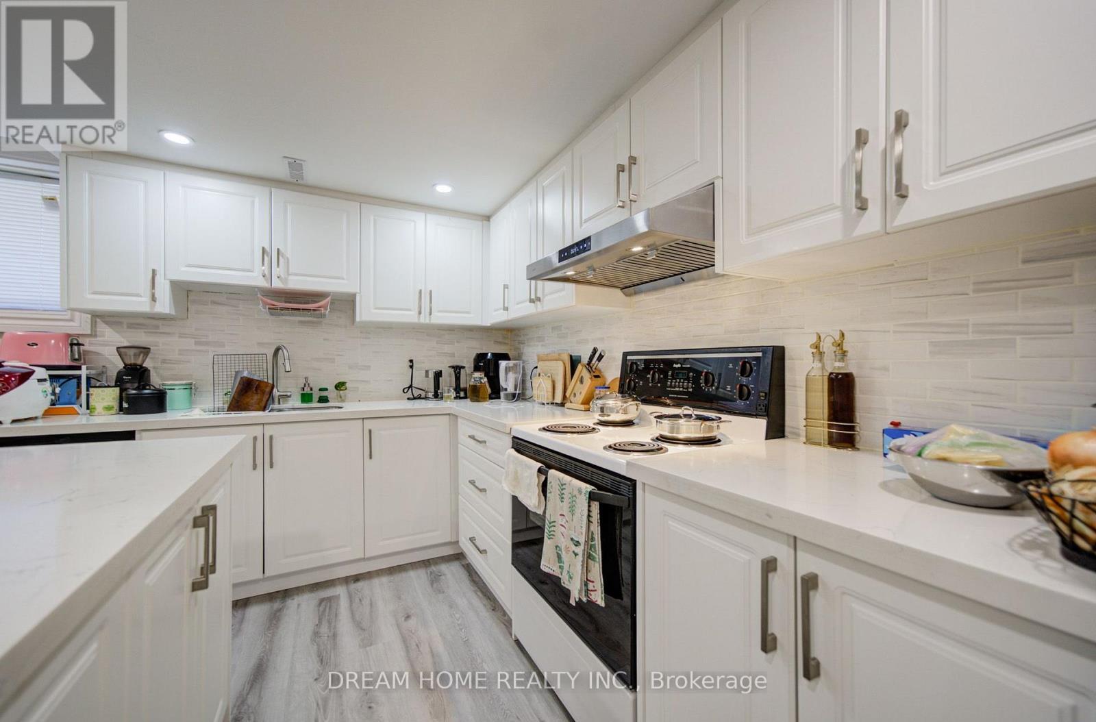 1323 Shamir Crescent, Mississauga, Ontario  L5C 1L2 - Photo 47 - W13645144