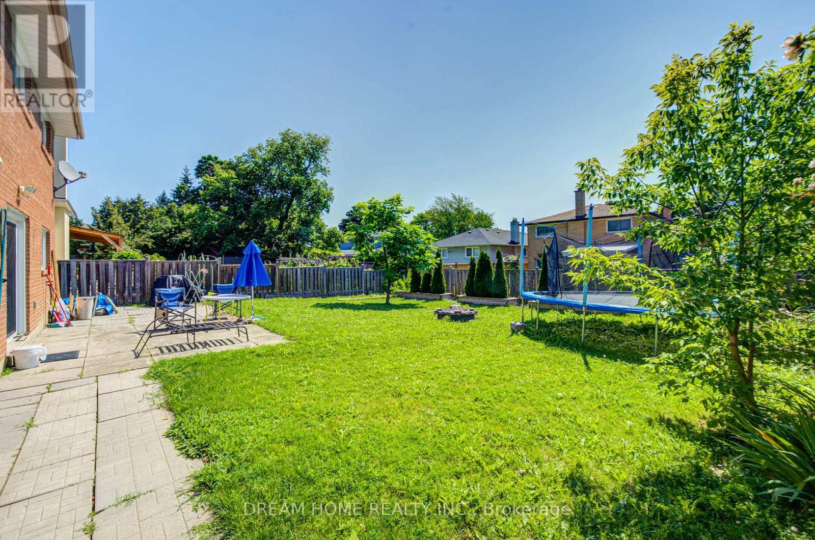 1323 Shamir Crescent, Mississauga, Ontario  L5C 1L2 - Photo 48 - W13645144