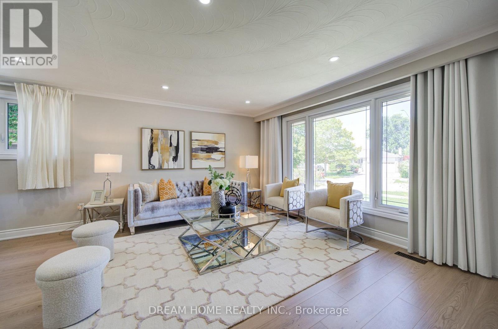 1323 Shamir Crescent, Mississauga, Ontario  L5C 1L2 - Photo 7 - W13645144