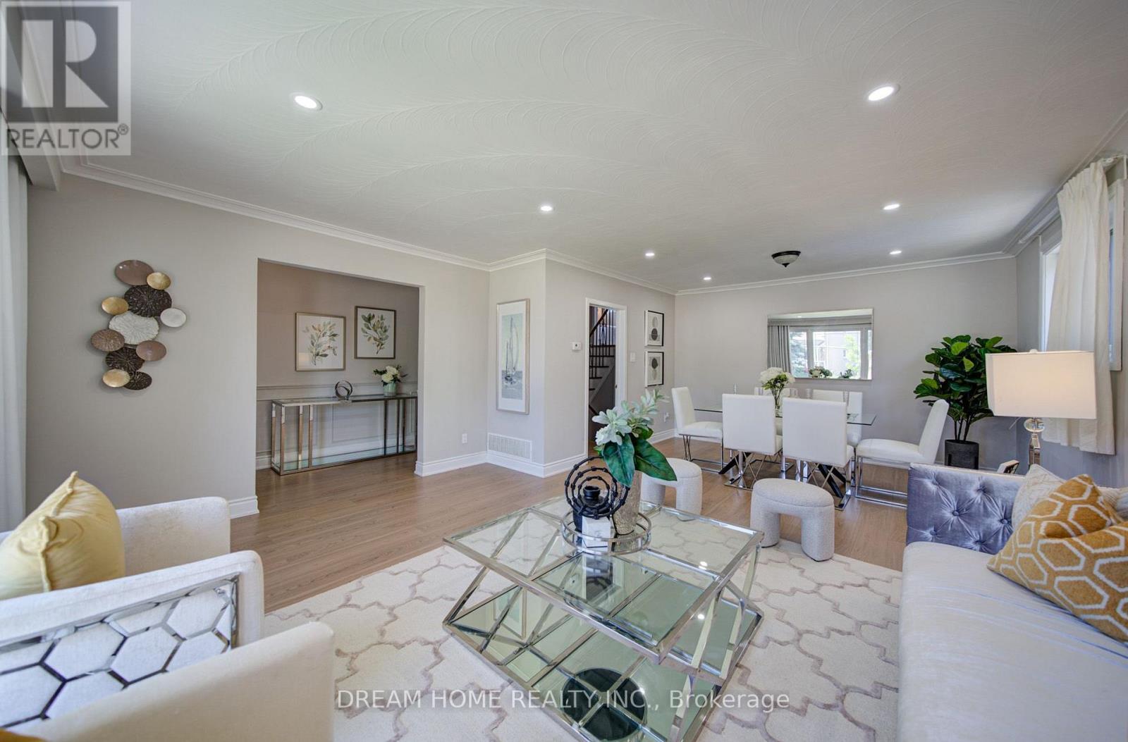 1323 Shamir Crescent, Mississauga, Ontario  L5C 1L2 - Photo 8 - W13645144