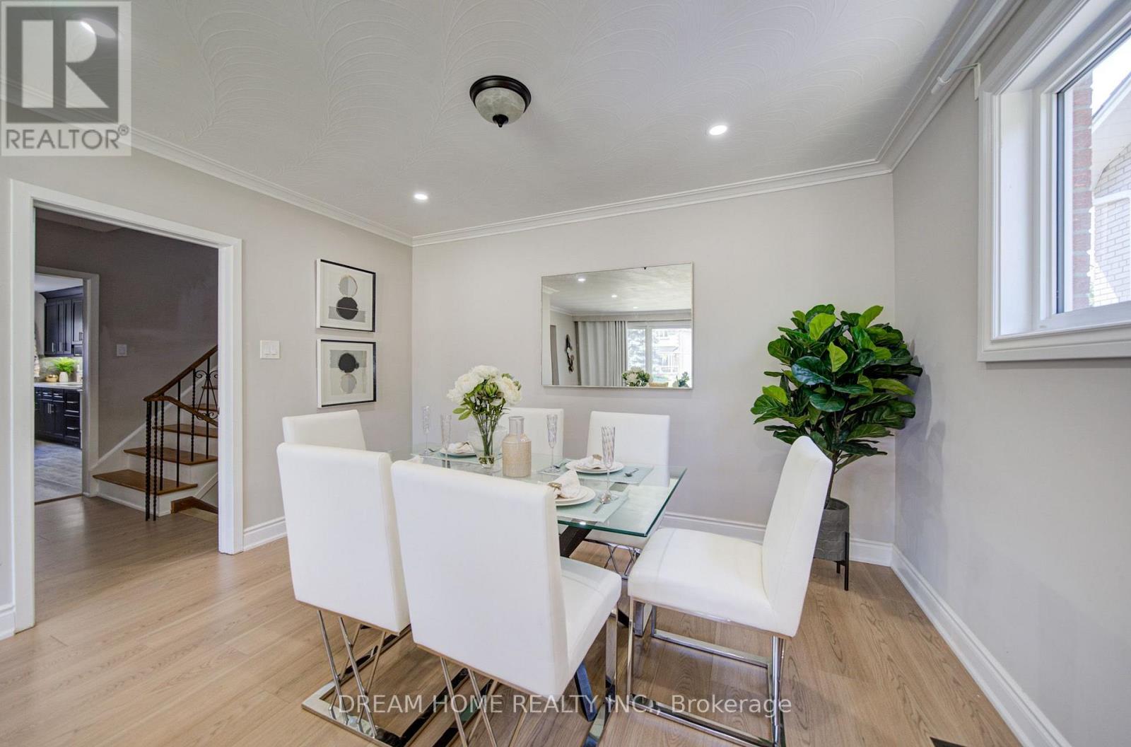 1323 Shamir Crescent, Mississauga, Ontario  L5C 1L2 - Photo 9 - W13645144
