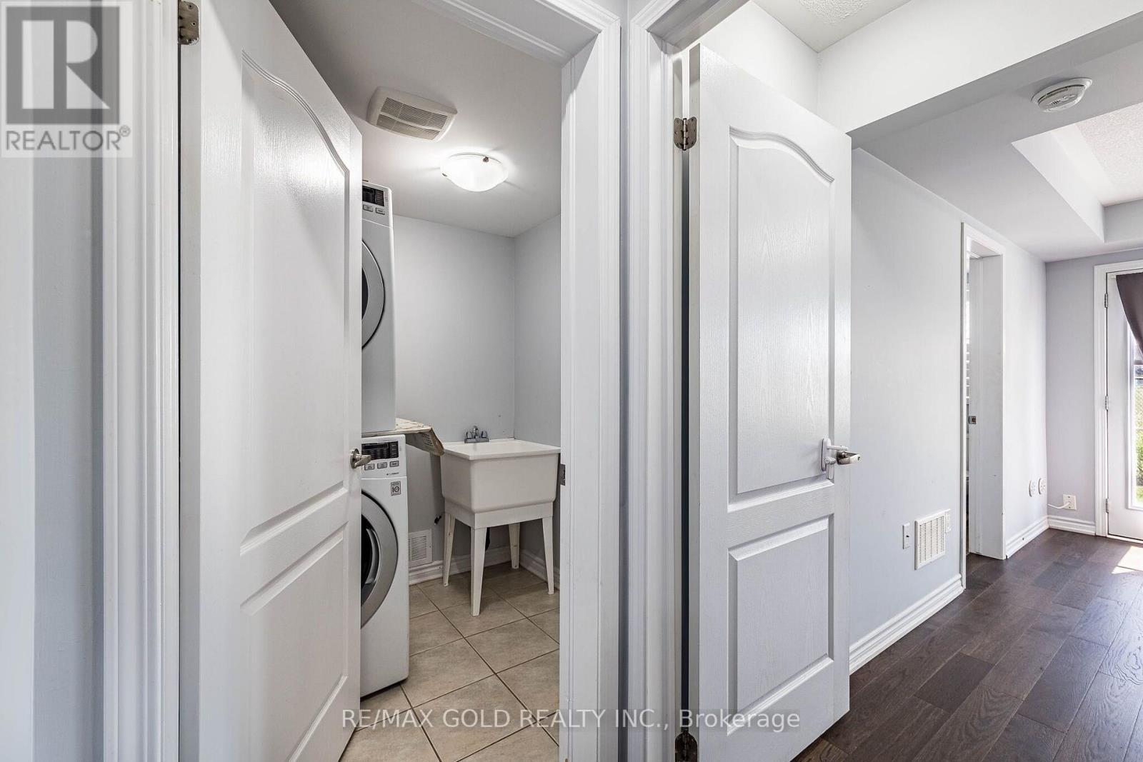 98 Bannister Crescent, Brampton, Ontario  L7A 4H4 - Photo 4 - W13645244
