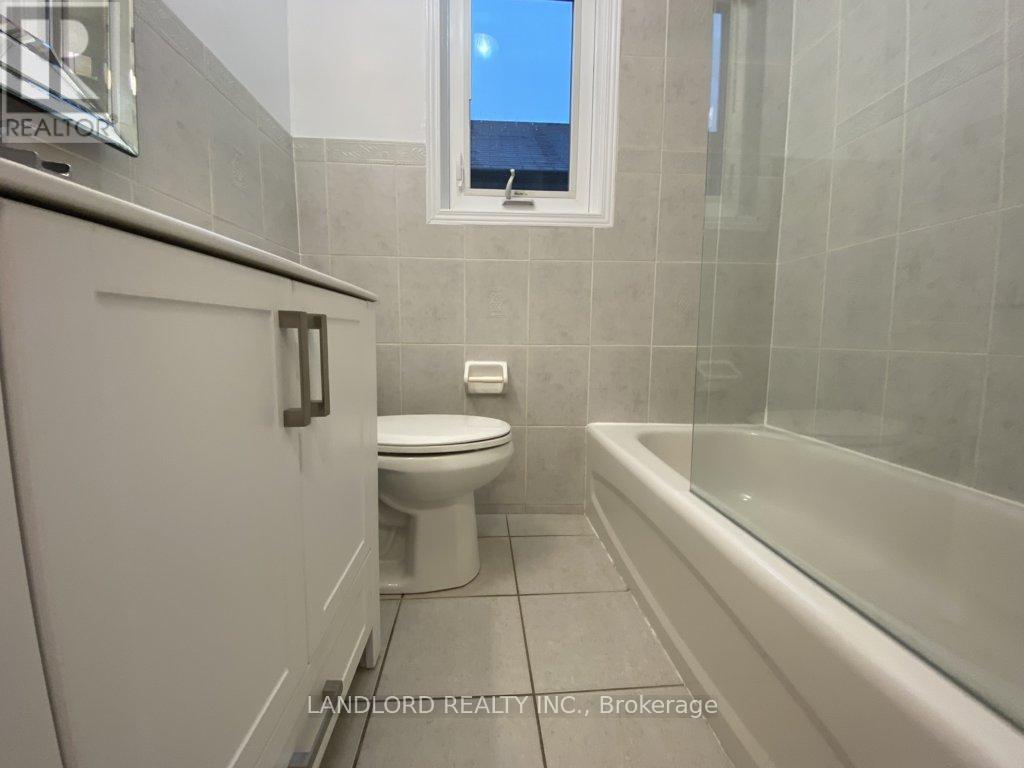 Main - 92 Holwood Avenue, Toronto, Ontario  M6M 1P6 - Photo 10 - W13645278