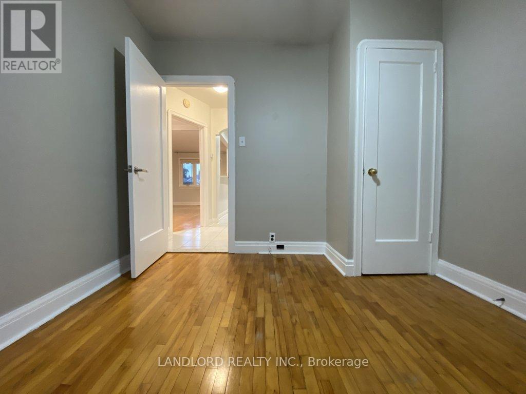 Main - 92 Holwood Avenue, Toronto, Ontario  M6M 1P6 - Photo 14 - W13645278