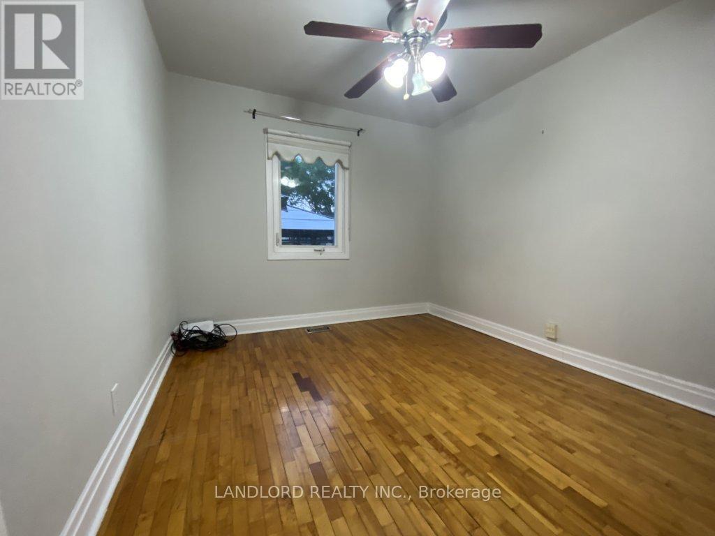 Main - 92 Holwood Avenue, Toronto, Ontario  M6M 1P6 - Photo 16 - W13645278