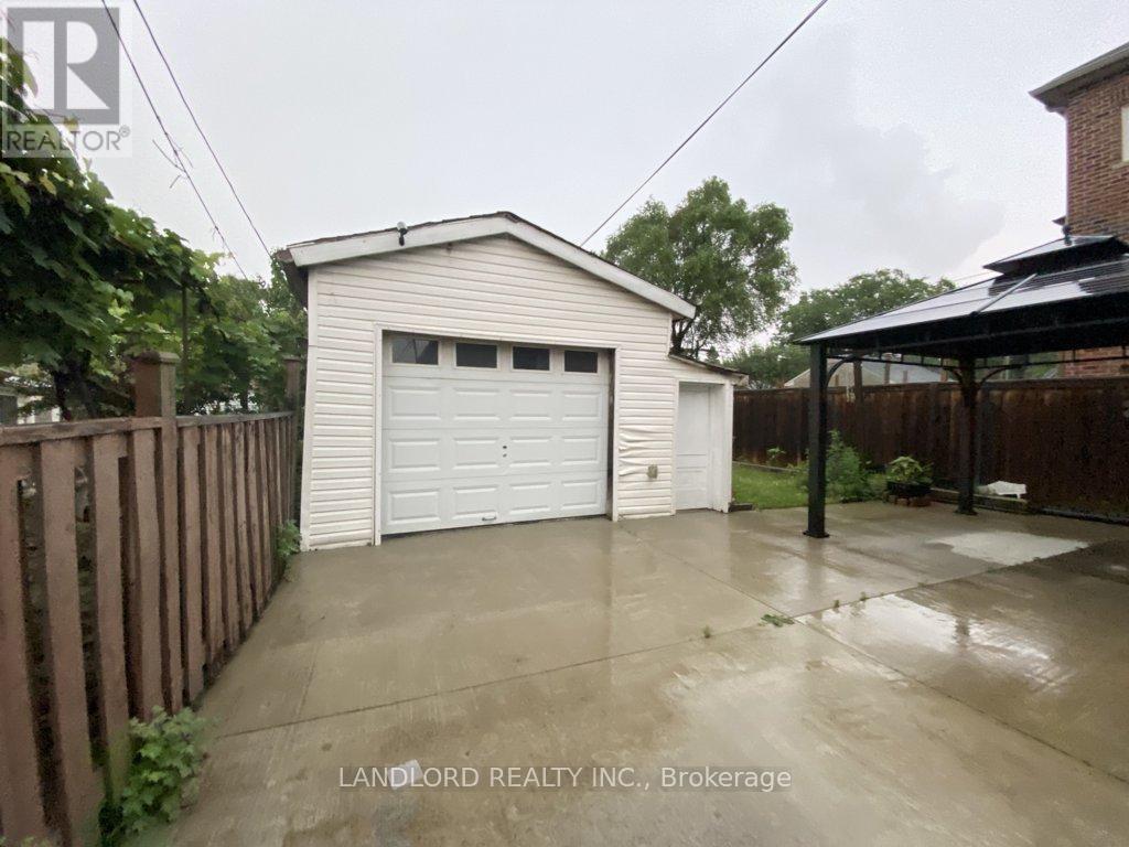 Main - 92 Holwood Avenue, Toronto, Ontario  M6M 1P6 - Photo 17 - W13645278