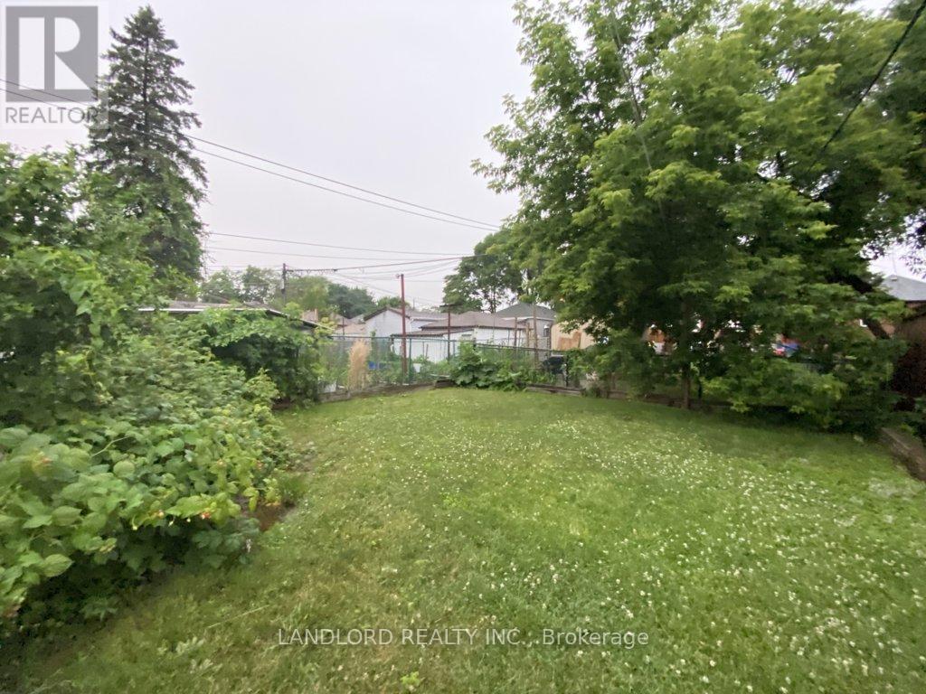 Main - 92 Holwood Avenue, Toronto, Ontario  M6M 1P6 - Photo 20 - W13645278