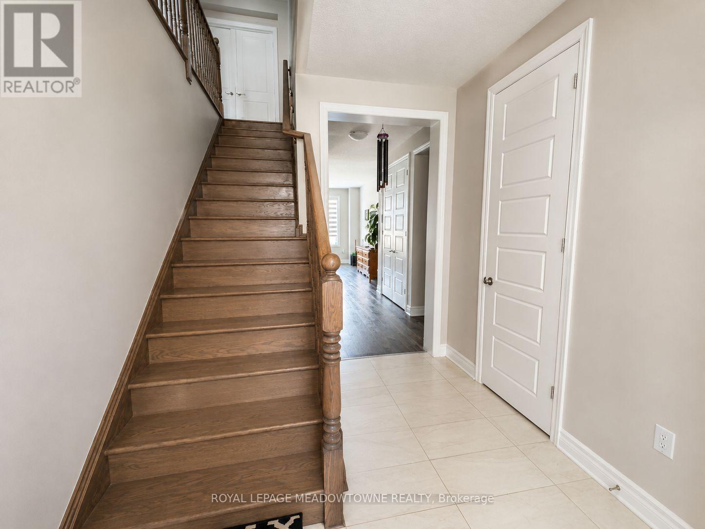 523 Bellflower Court, Milton, Ontario  L9E 1W5 - Photo 2 - W13625238