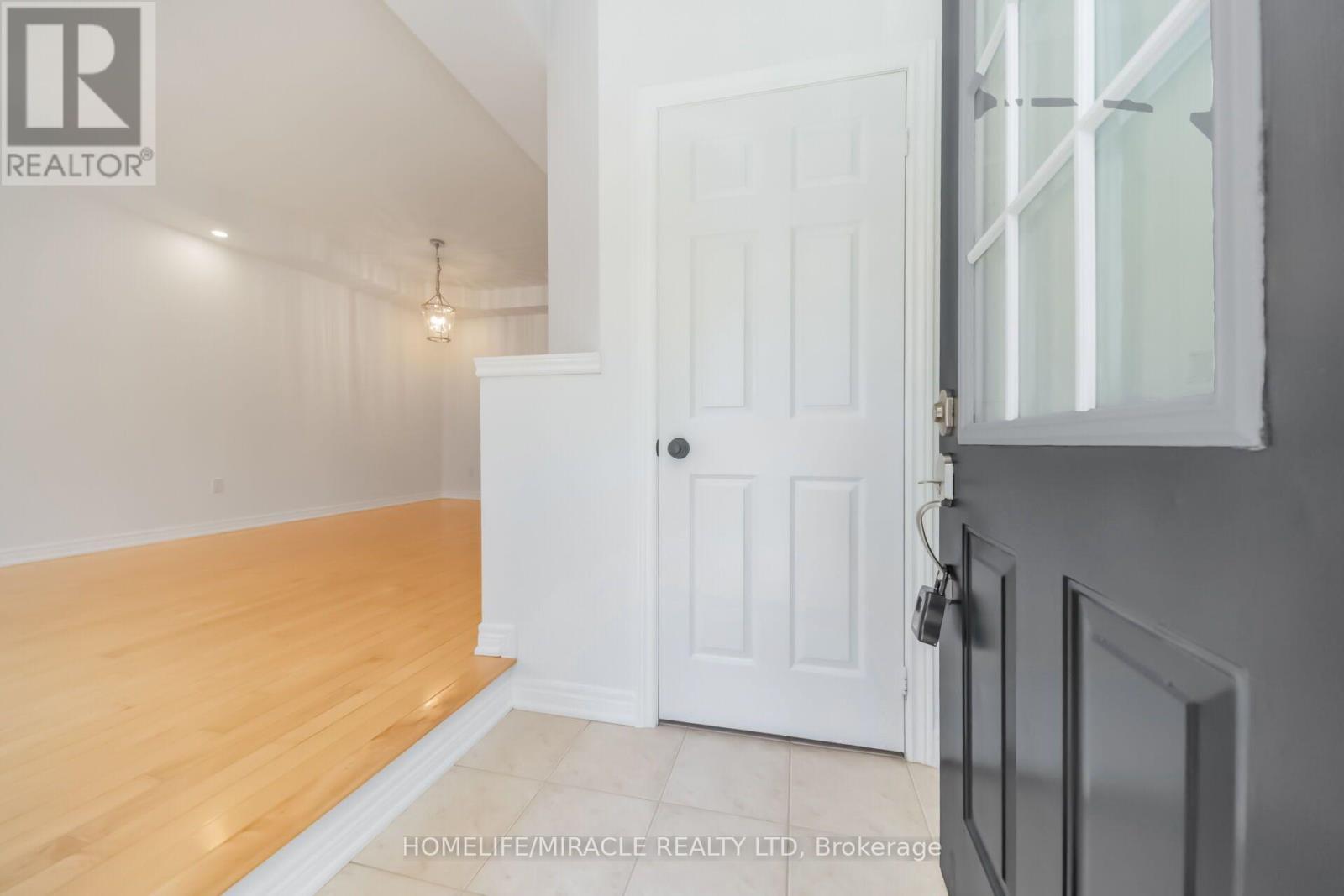 257 Gatwick Drive, Oakville, Ontario  L6H 7K3 - Photo 3 - W13644028