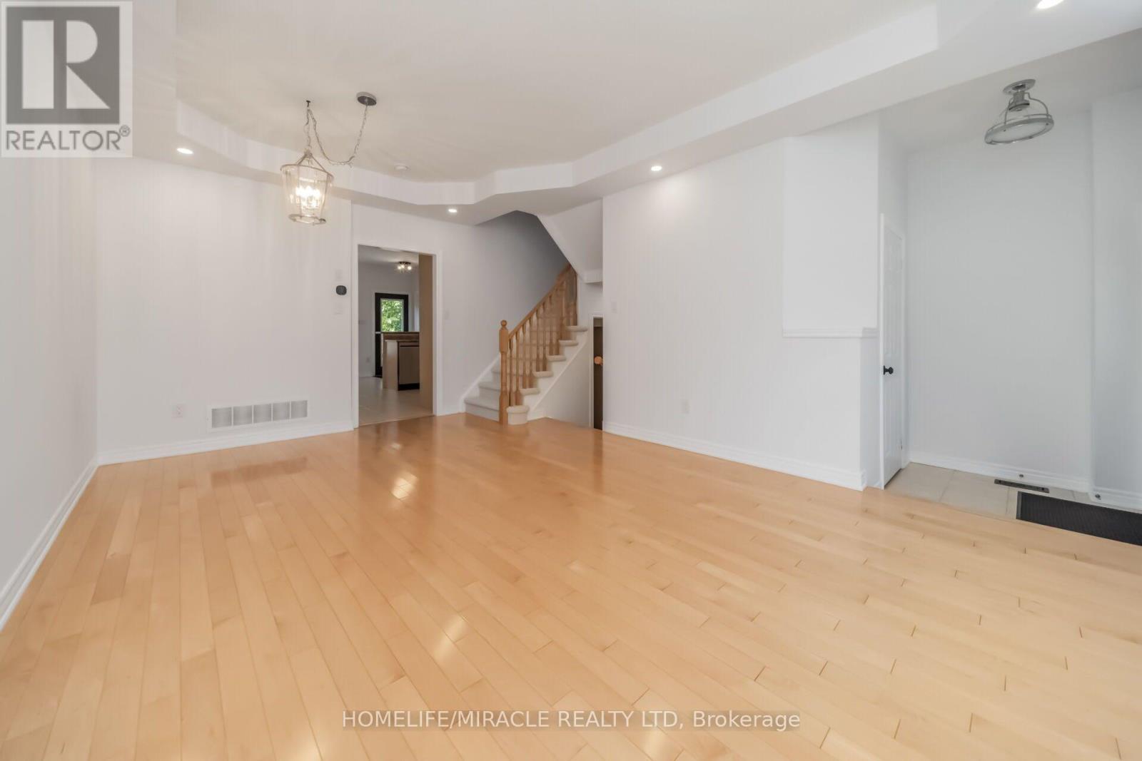 257 Gatwick Drive, Oakville, Ontario  L6H 7K3 - Photo 4 - W13644028