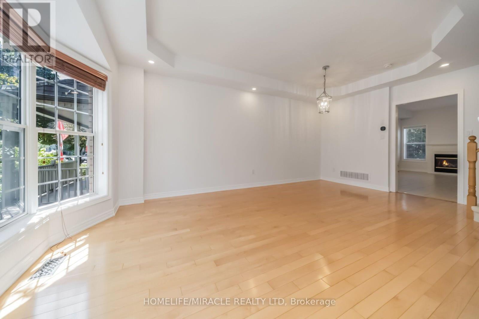 257 Gatwick Drive, Oakville, Ontario  L6H 7K3 - Photo 5 - W13644028